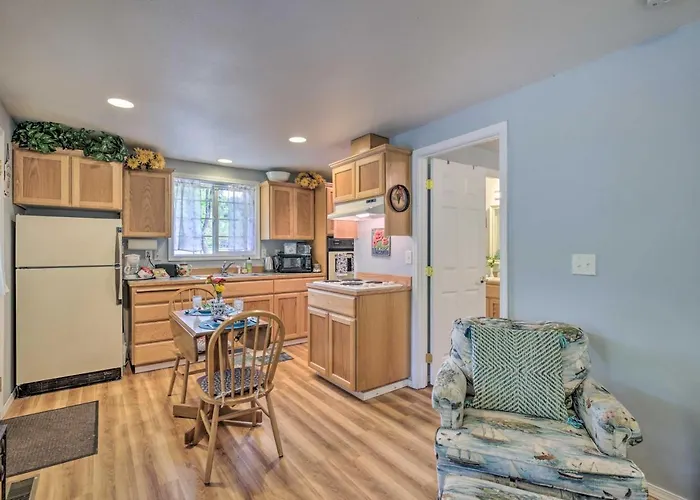 Cozy Cottage On Flower Farm With Baker Creek Views!