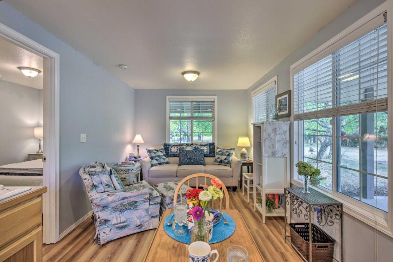 Hébergement de vacances Cozy On Flower Farm With Baker Creek Views! McMinnville