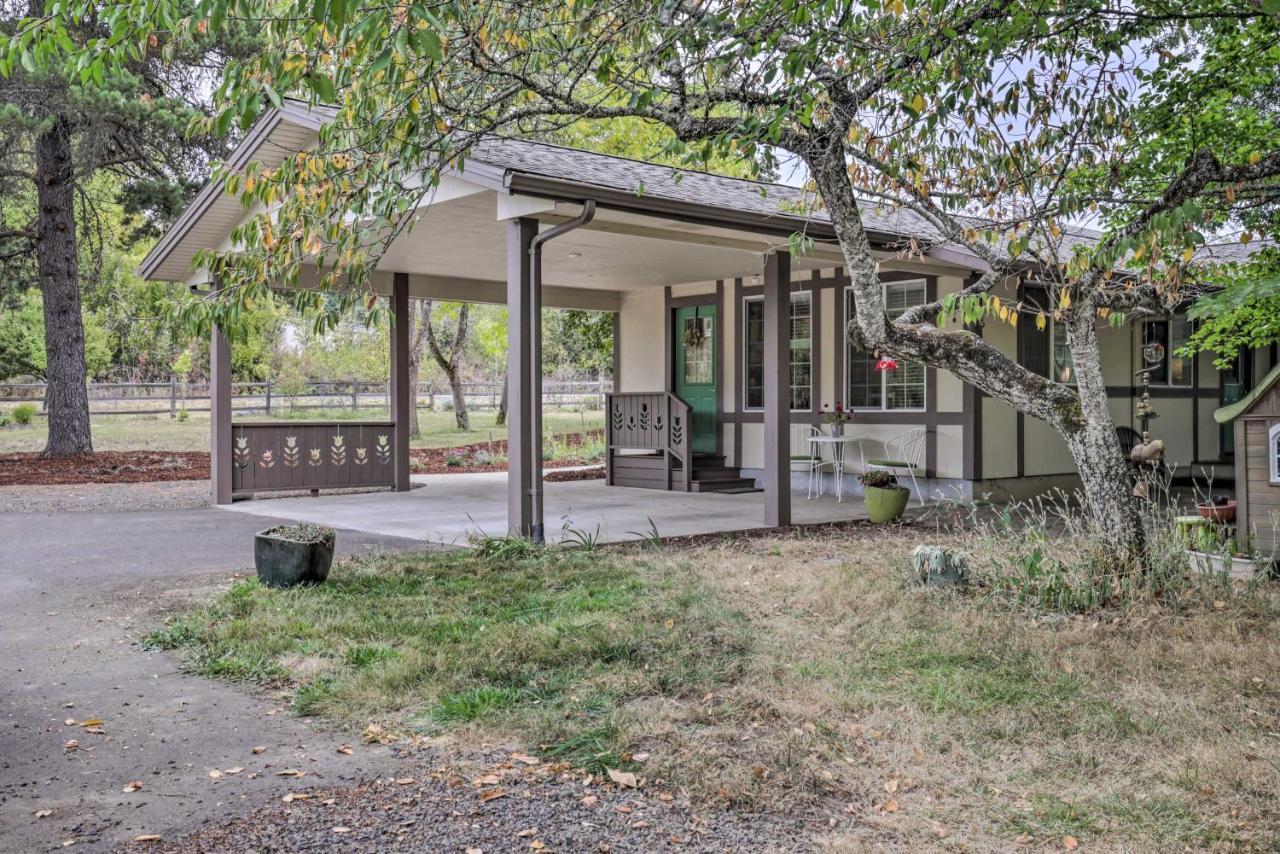 Cozy On Flower Farm With Baker Creek Views! *